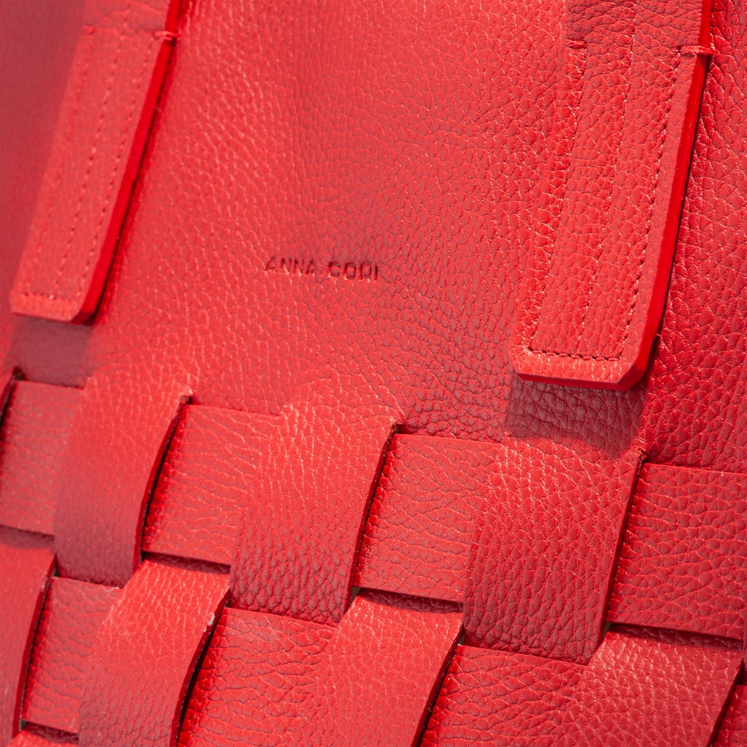 Imagine DAIVA BOTT  ROSU