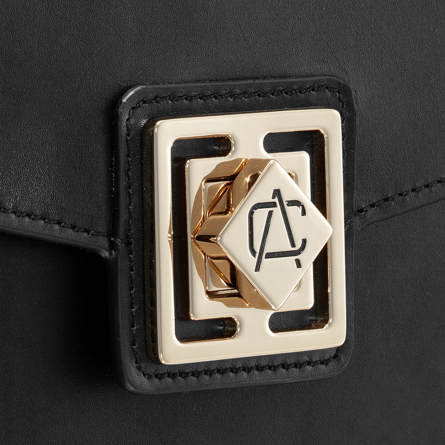 Imagine KATE VITELLO NEGRU