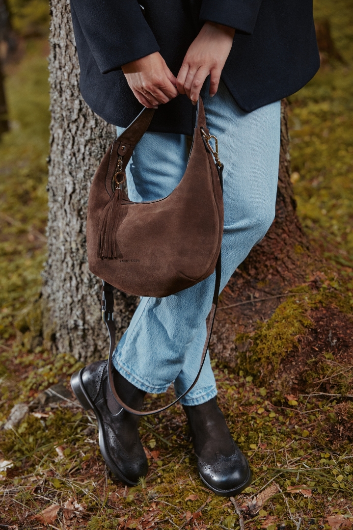 Pielea întoarsă e din nou cool - dar cum o porți fără să pari „retro”?