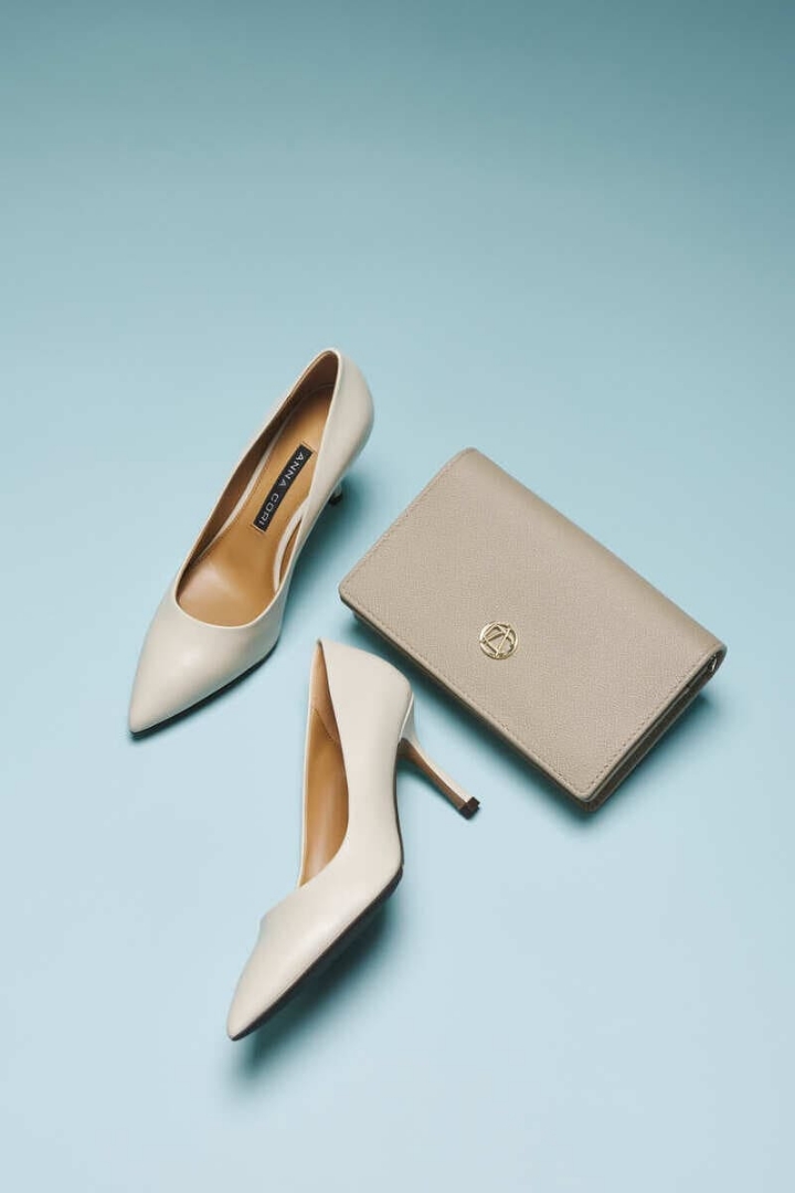 Revelion stylish: secretele unui look reușit cu geanta plic