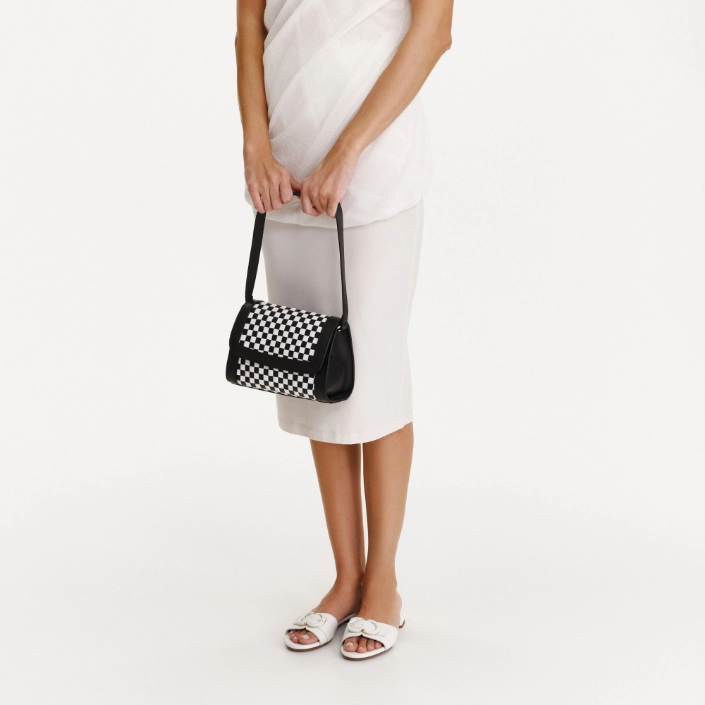 Geanta dama de umar CORELIA 02 INTR ALB+VIT NEGRU Geanta dama de umar CORELIA 02 INTR ALB+VIT NEGRU