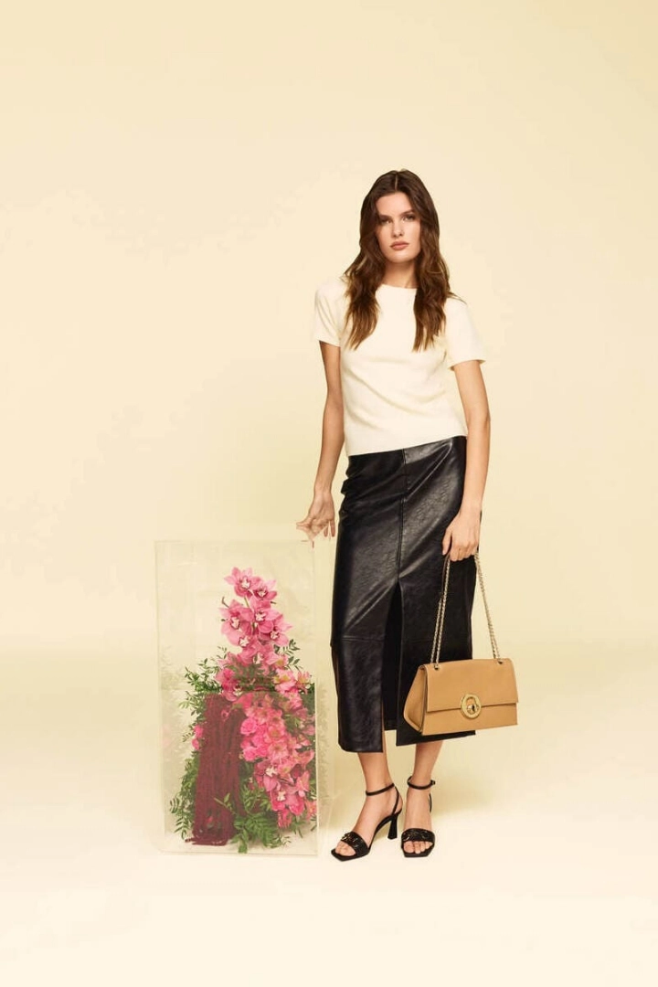 Bej, crem și caramel: ghidul nuanțelor atemporale pentru încălțăminte și genți