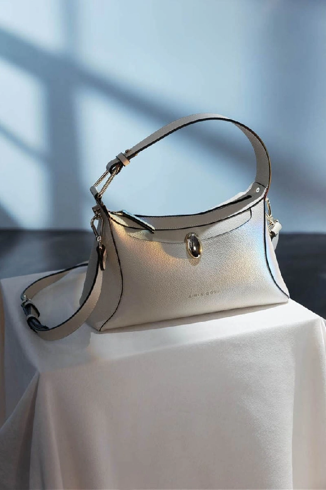 geantă din piele Anna Cori într-o nuanță atmporală